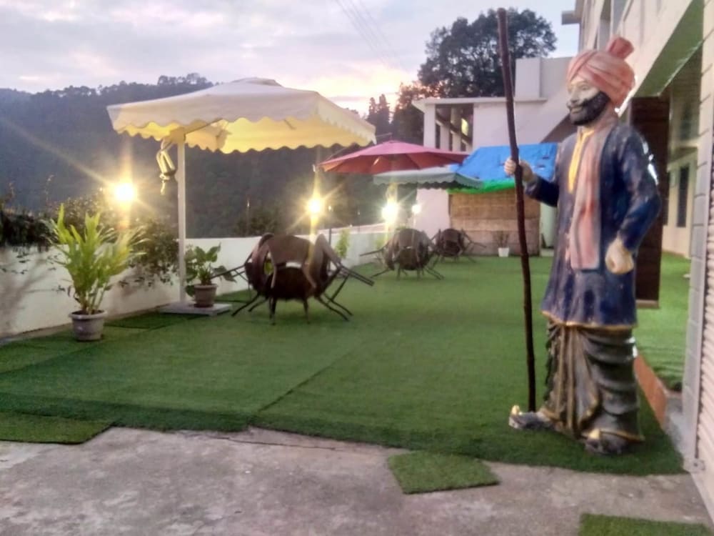 Hotel Kausani Retreat 37/48