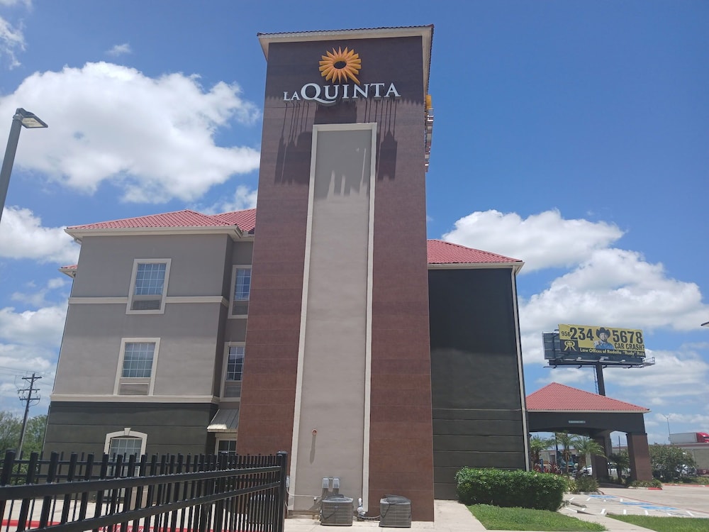 La Quinta Inn And Suites By Wyndham Mercedes 2/61