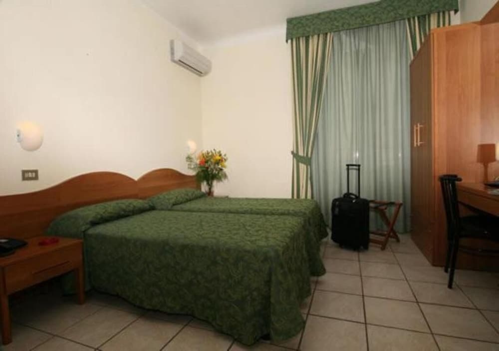 Hotel 22 Marzo 20/57