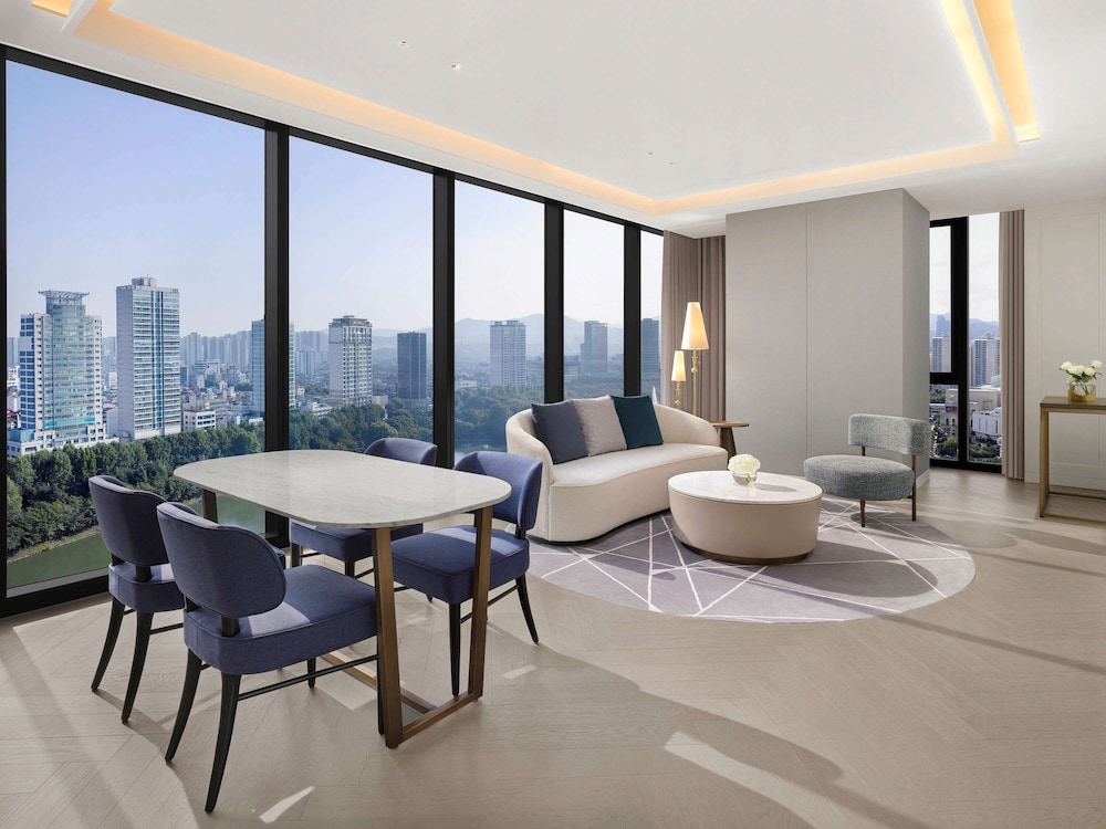Sofitel Ambassador Seoul Hotel and Serviced Residences 39/71