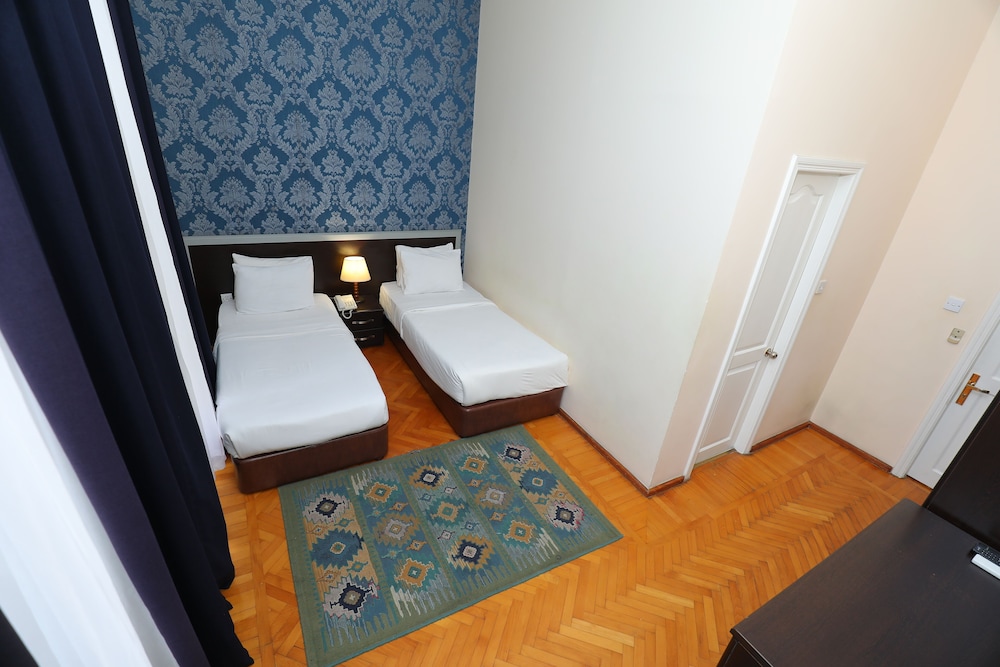 Azcot Hotel 23/45