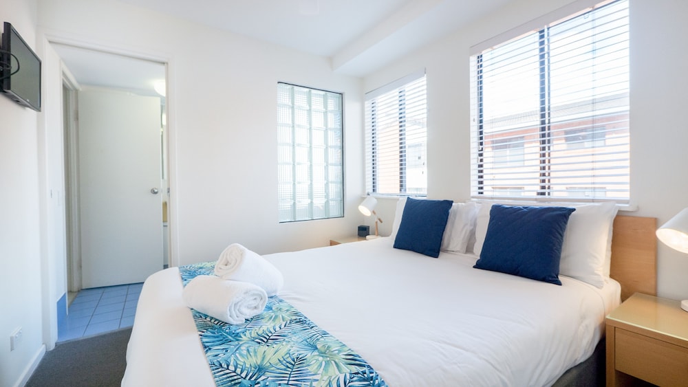 Aegean Mooloolaba 27/65