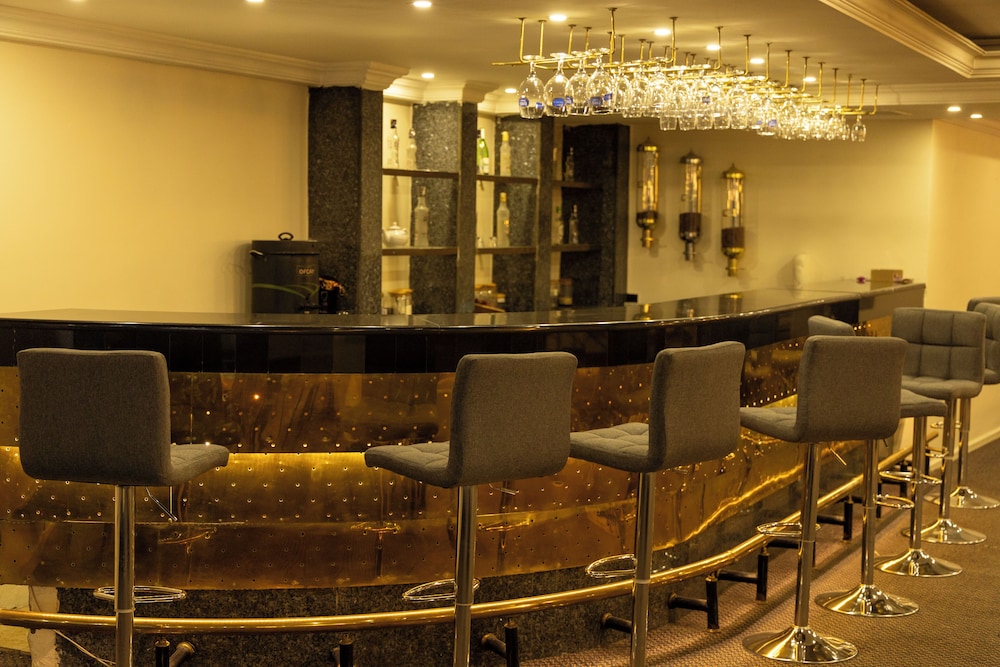 Mcg Marble Hotel 49/51