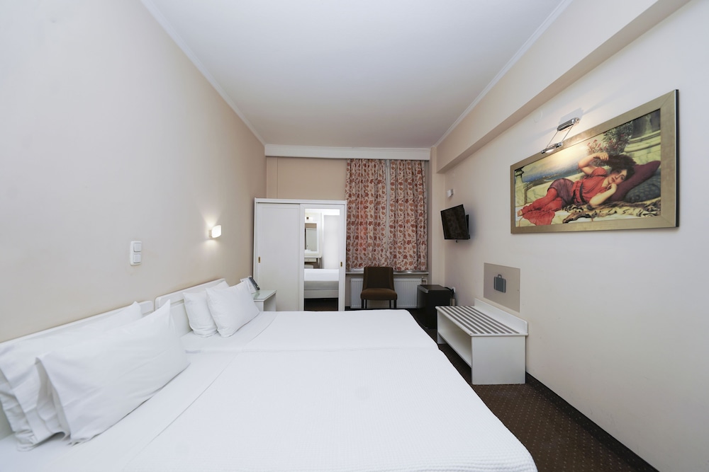 ECONOMY, TWIN BEDS, COURTYARD VIEW