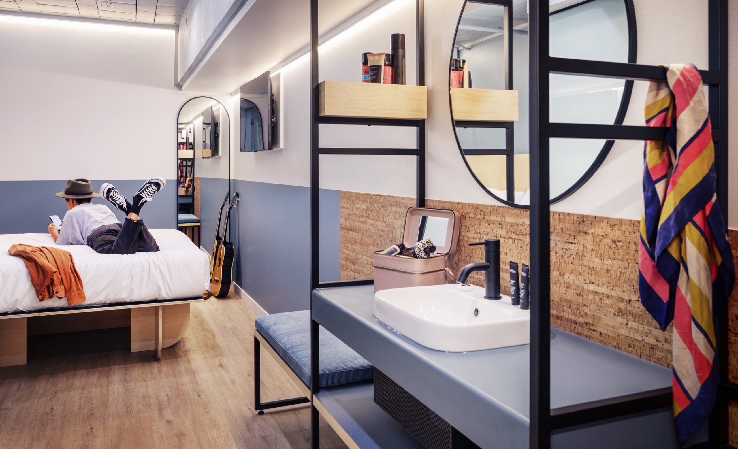 Room, Queen Bed, No Window, Accessible