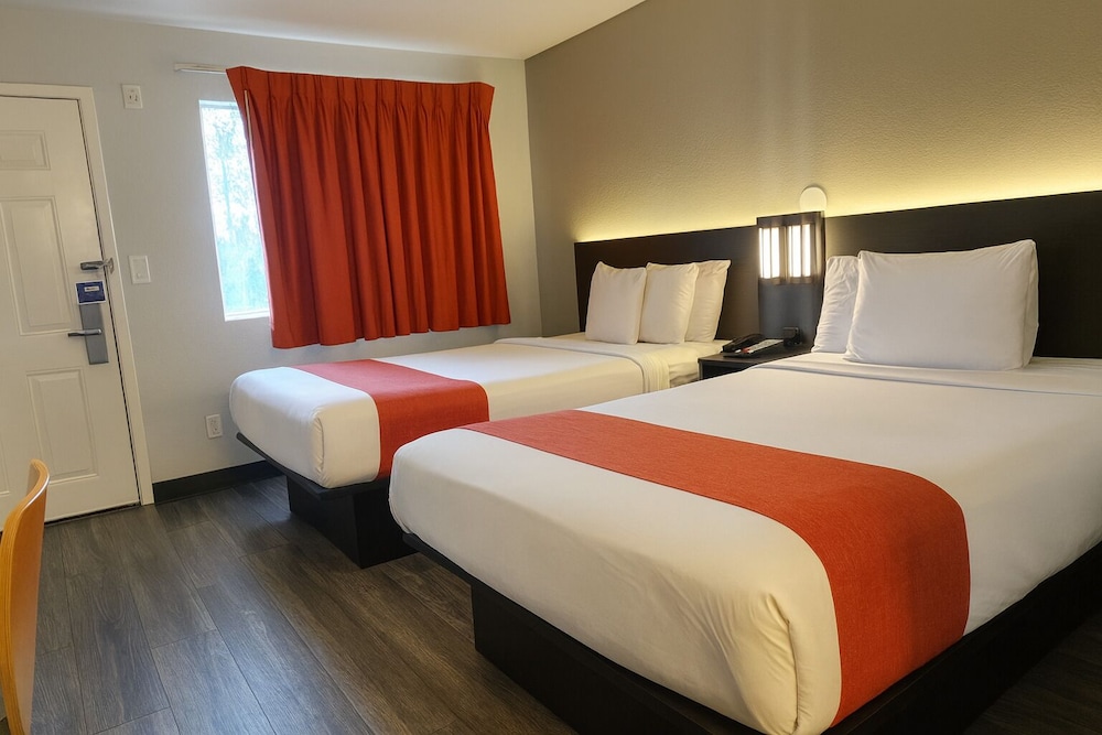 Motel6 Roseville, MN - Minneapolis North 9/33
