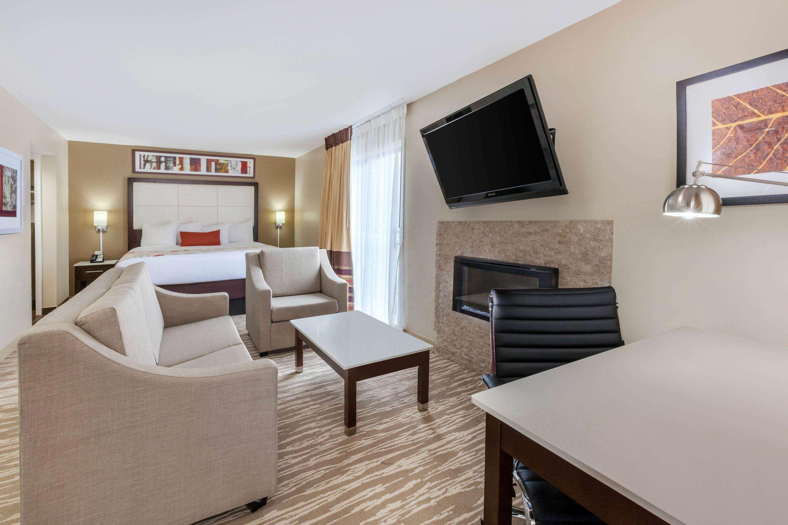 Hawthorn Suites by Wyndham Detroit Southfield 7/19