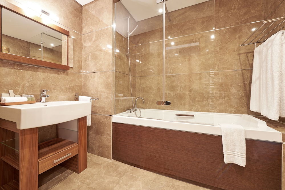 شقة بسريرين مزدوجين بإطلالة على المسبح بغرفتي نوم مع أريكة، Cascade Wellness Resort 8/8