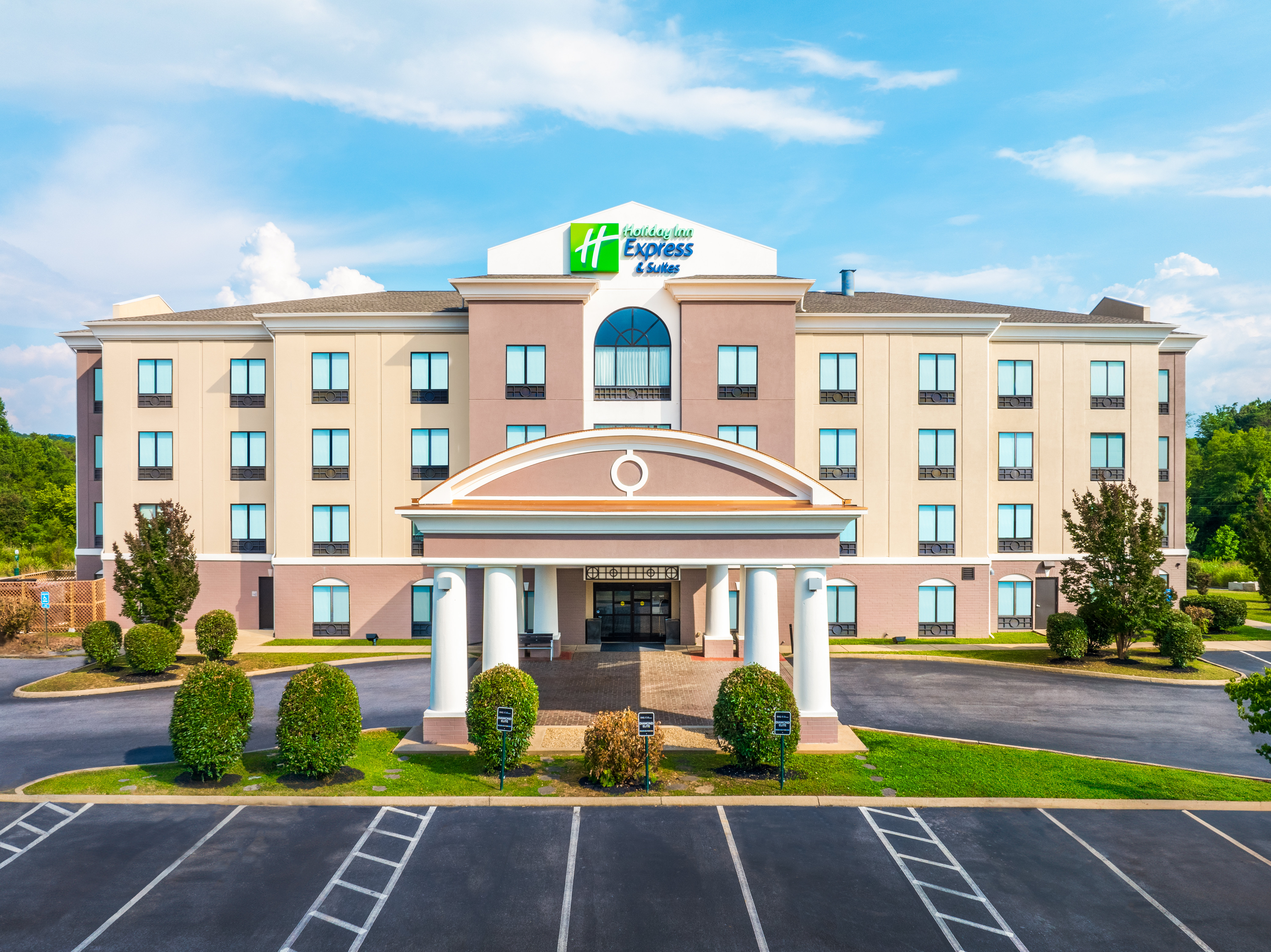 Holiday Inn Express Hotel Suites Newport South 71/79