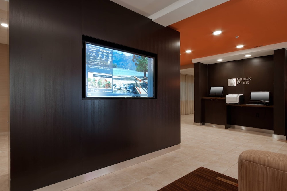 Lobby at Courtyard Palmdale, PALMDALE - CA