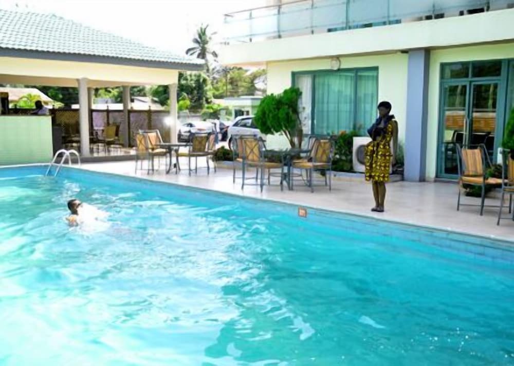 Crystal Palm Hotel 47/49