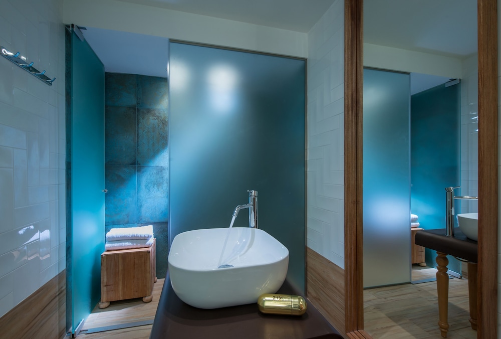Anesis Blue Boutique Hotel 38/39