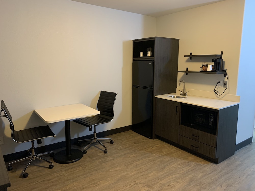 Hawthorn Extended Stay by Wyndham Hobbs 39/50