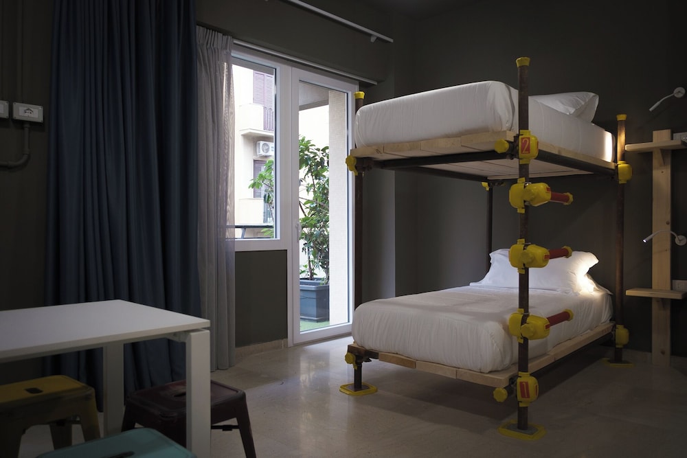 Hostelo Luxury Hostel 16/64