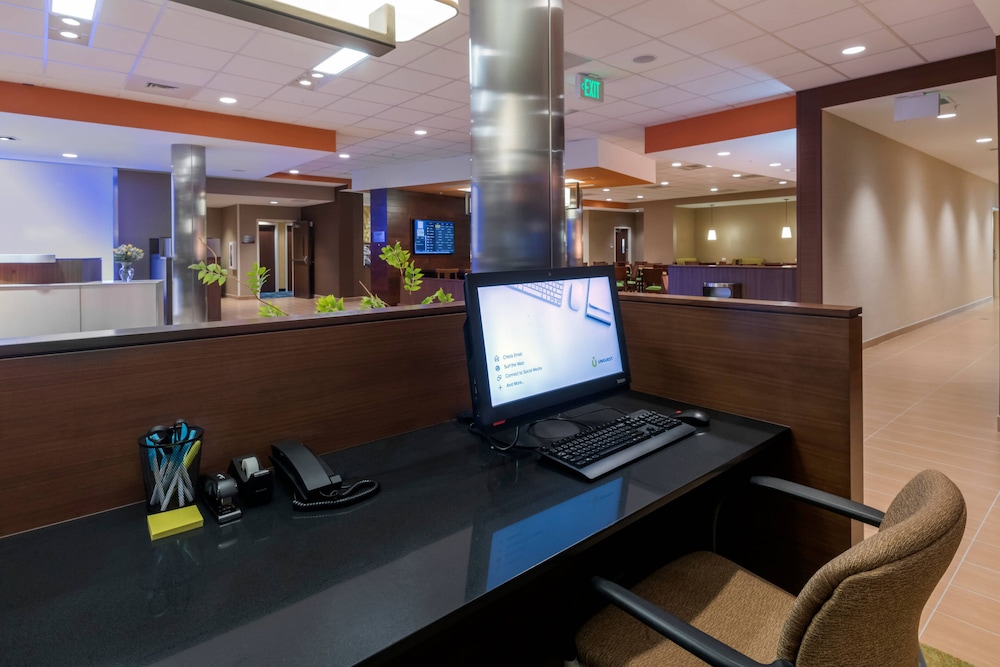 Fairfield Inn & Suites By Marriott Boston Marlborough/Apex Center 8/40