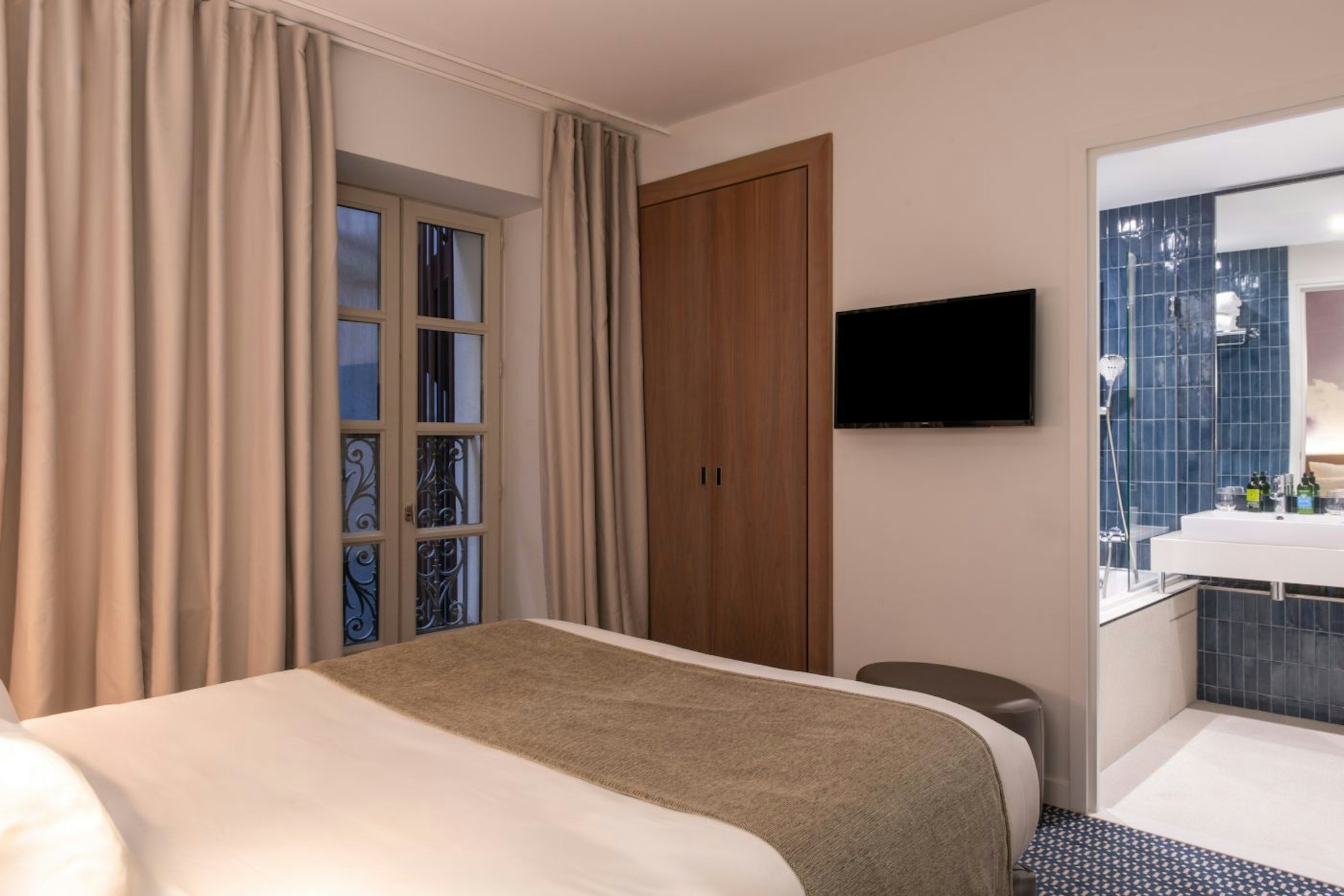 Le Grand Balcon Hotel 43/68