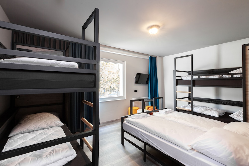 MIXED DORM, 6 BEDS
