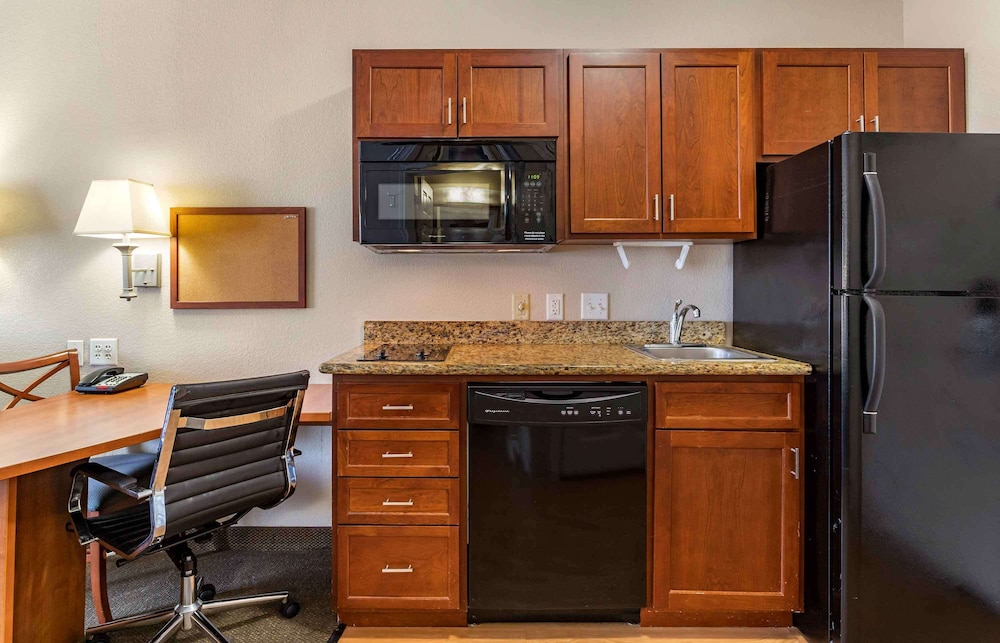 Candlewood Suites Houston Kingwood 50/59