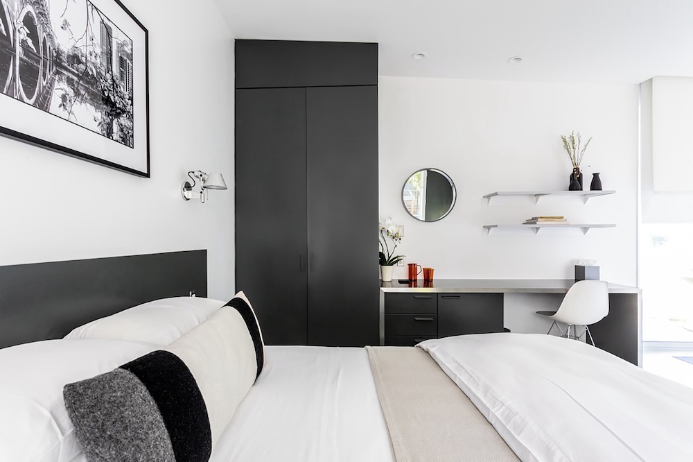Frame Hotel - Treehouse (formerly Kimber Modern) 12/46