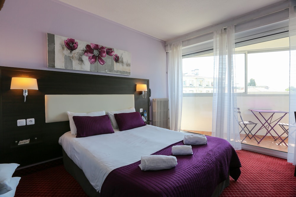 Brit Hotel Bleu Nuit 26/50