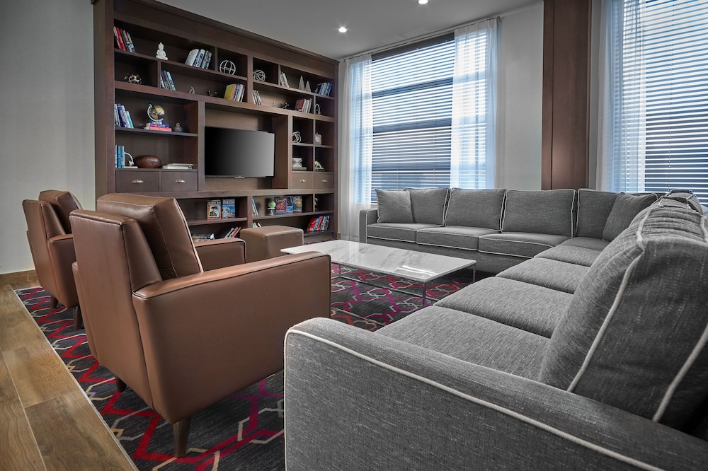 Four Points by Sheraton Edmonton West 16/30