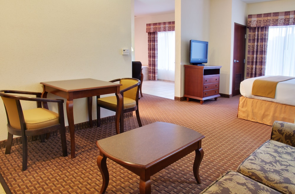 Holiday Inn Express Hotel And Suites Center Tx 50/76