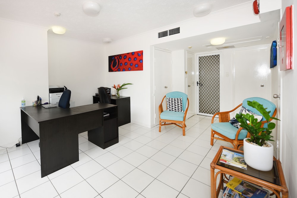 Golden Sands Beachfront Resort 48/70