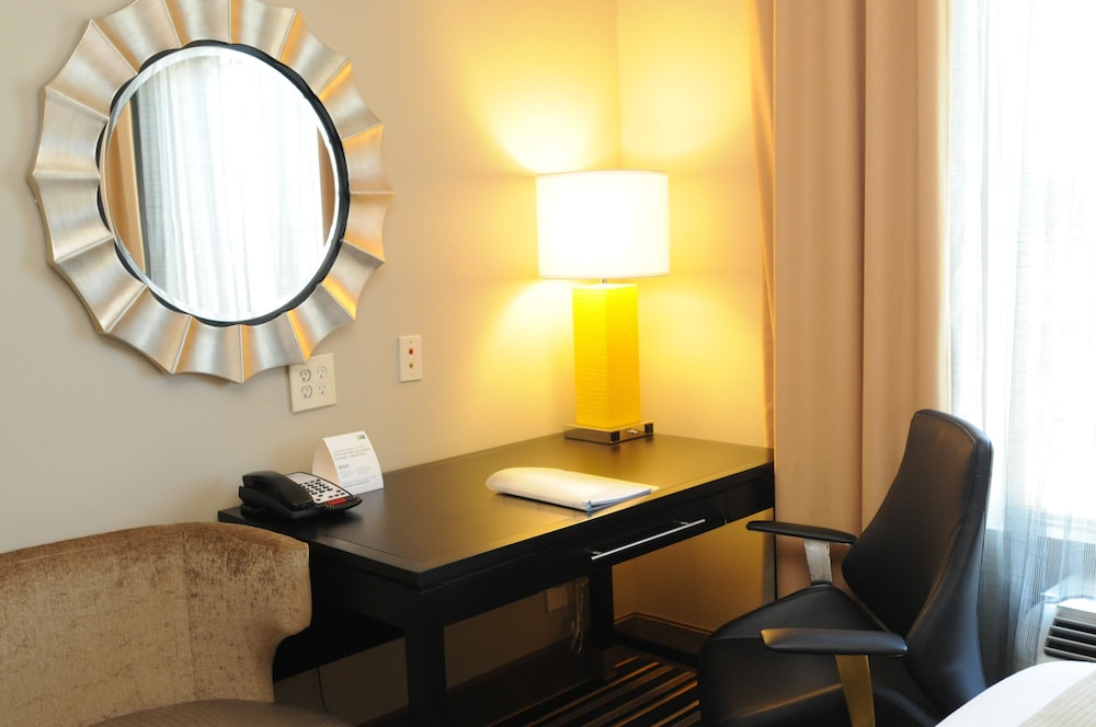 HOLIDAY INN EXPRESS COVINGTON MADISONVILLE 47/49