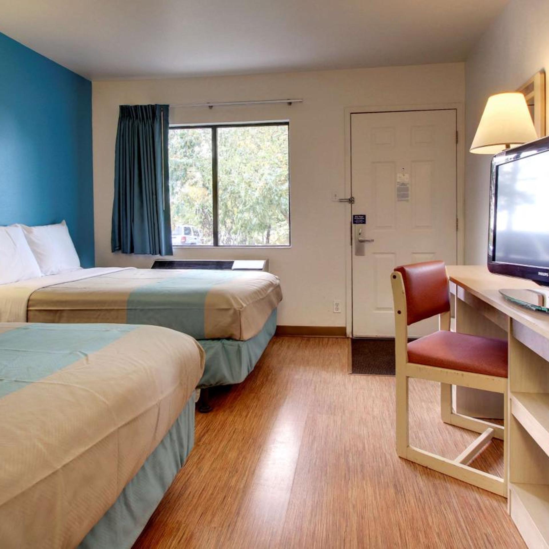 ROOM, QUADRUPLE
