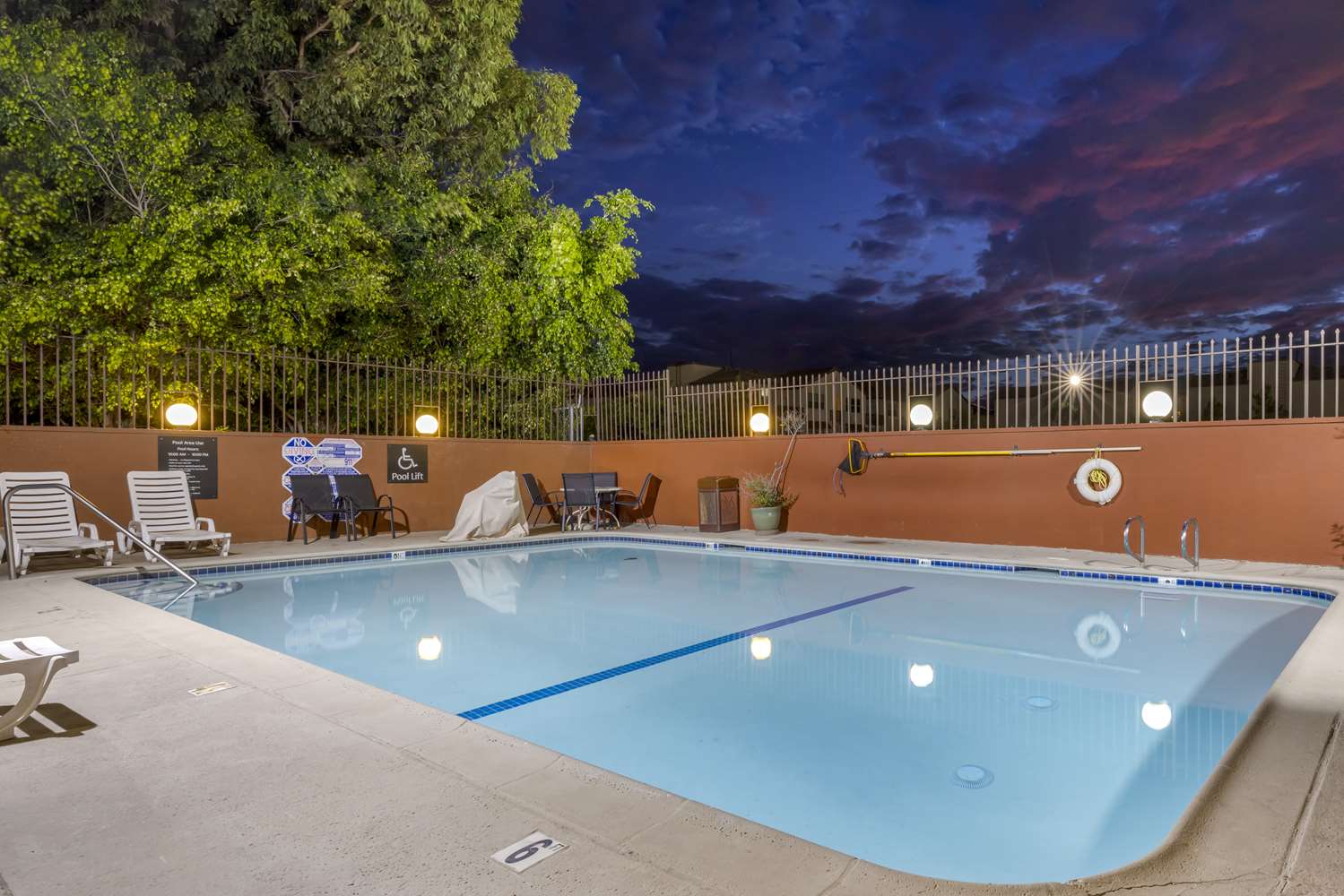 Best Western Los Angeles Worldport Hotel 20/32
