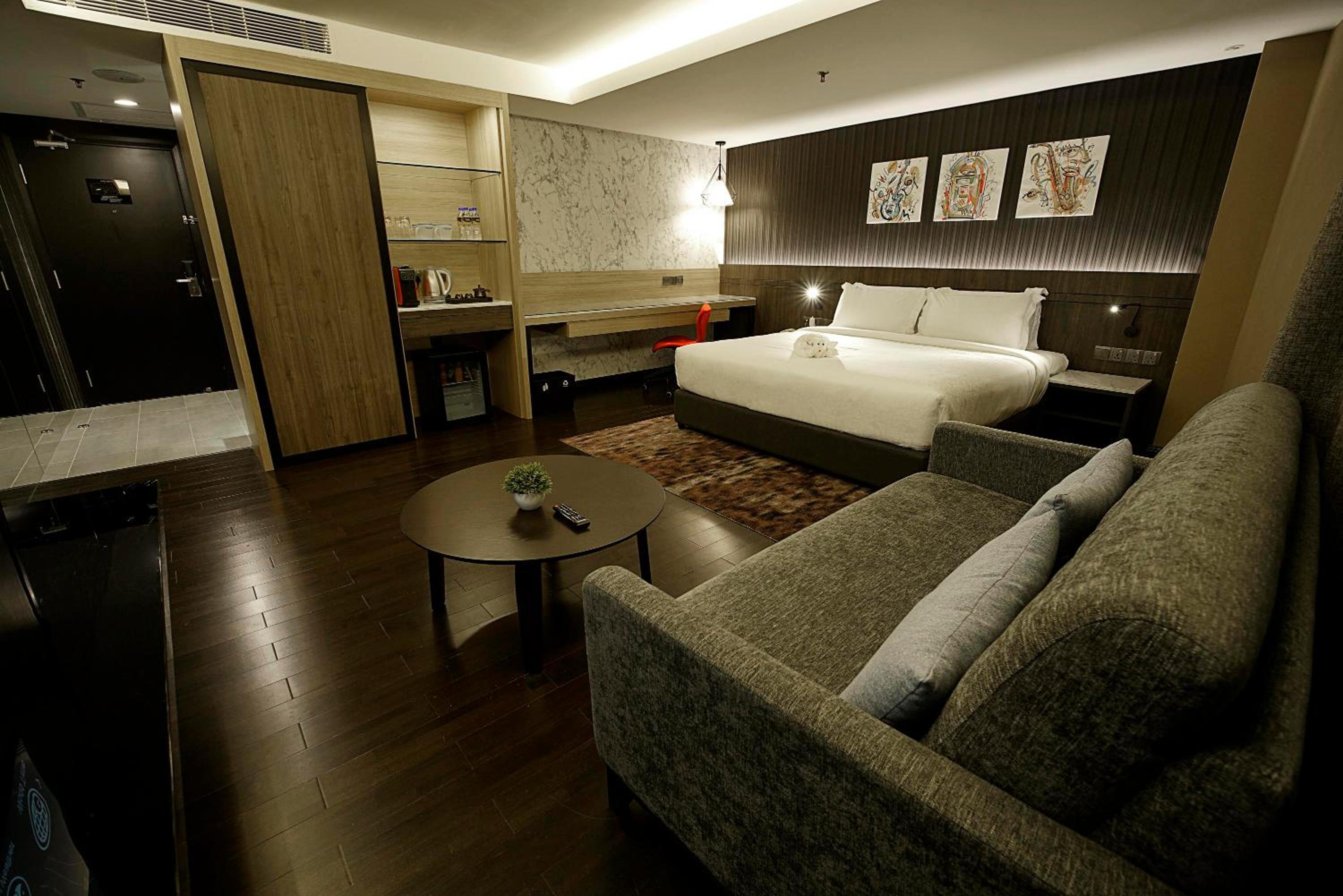 Executive, Suite, Bathtub