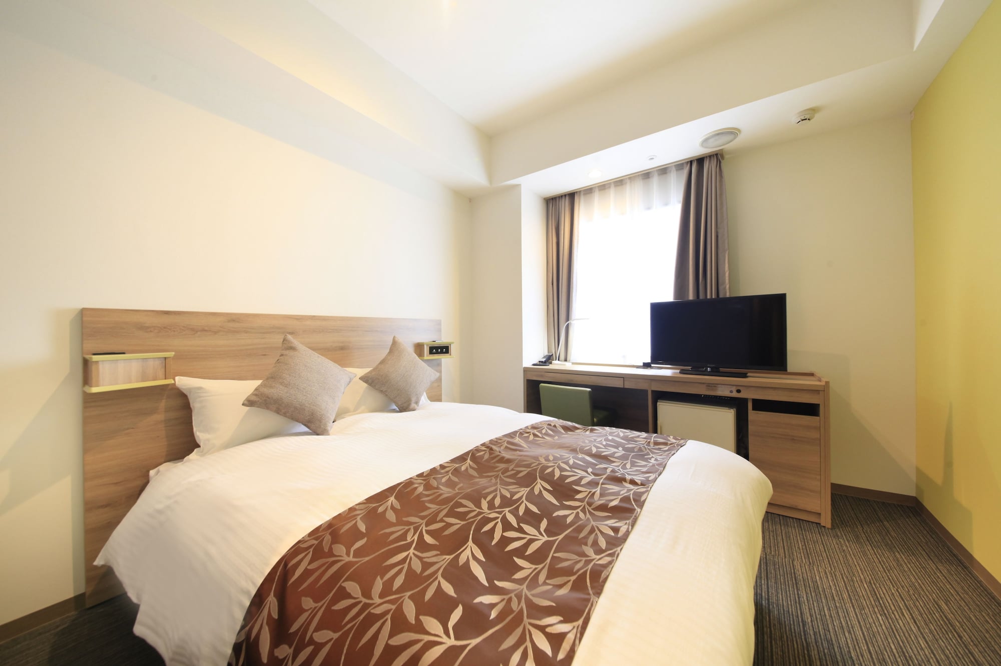 ROOM, DOUBLE BED