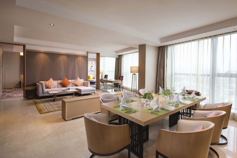 HOLIDAY INN WUXI TAIHU NEW CITY 56/69