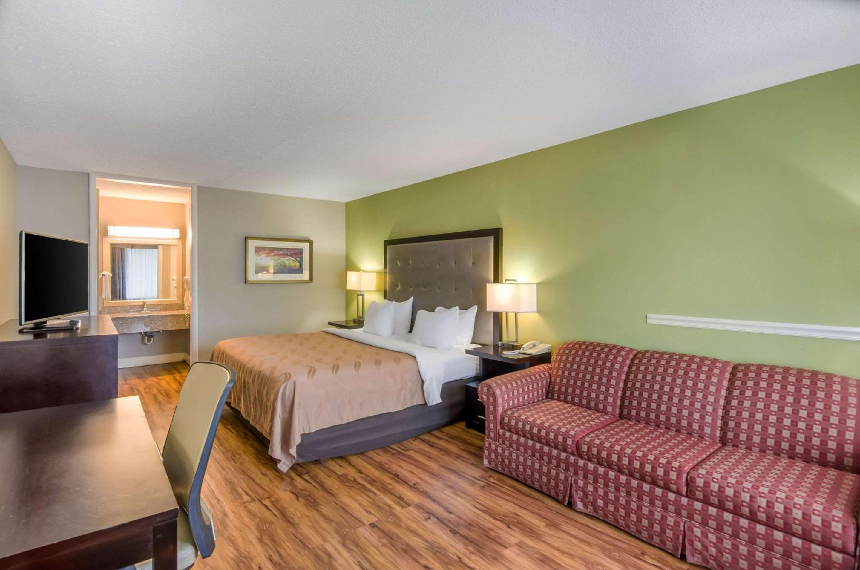 ROOM, KING BED, SMOKING