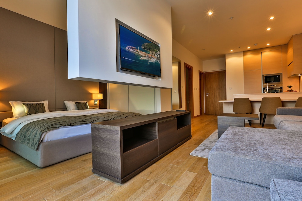 Wow Hotel 24/50
