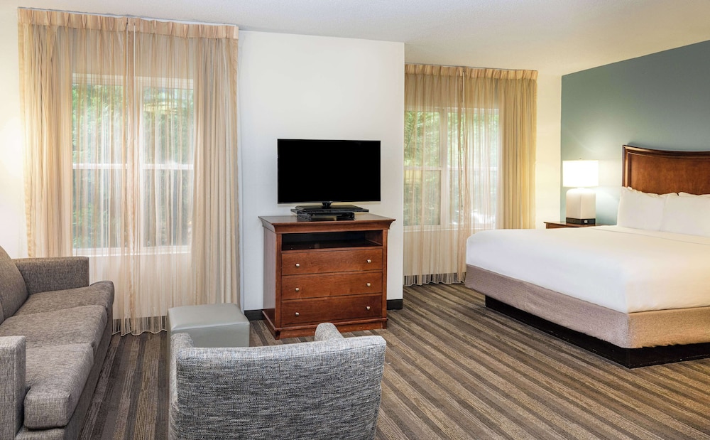Hyatt House Herndon/Reston 10/50