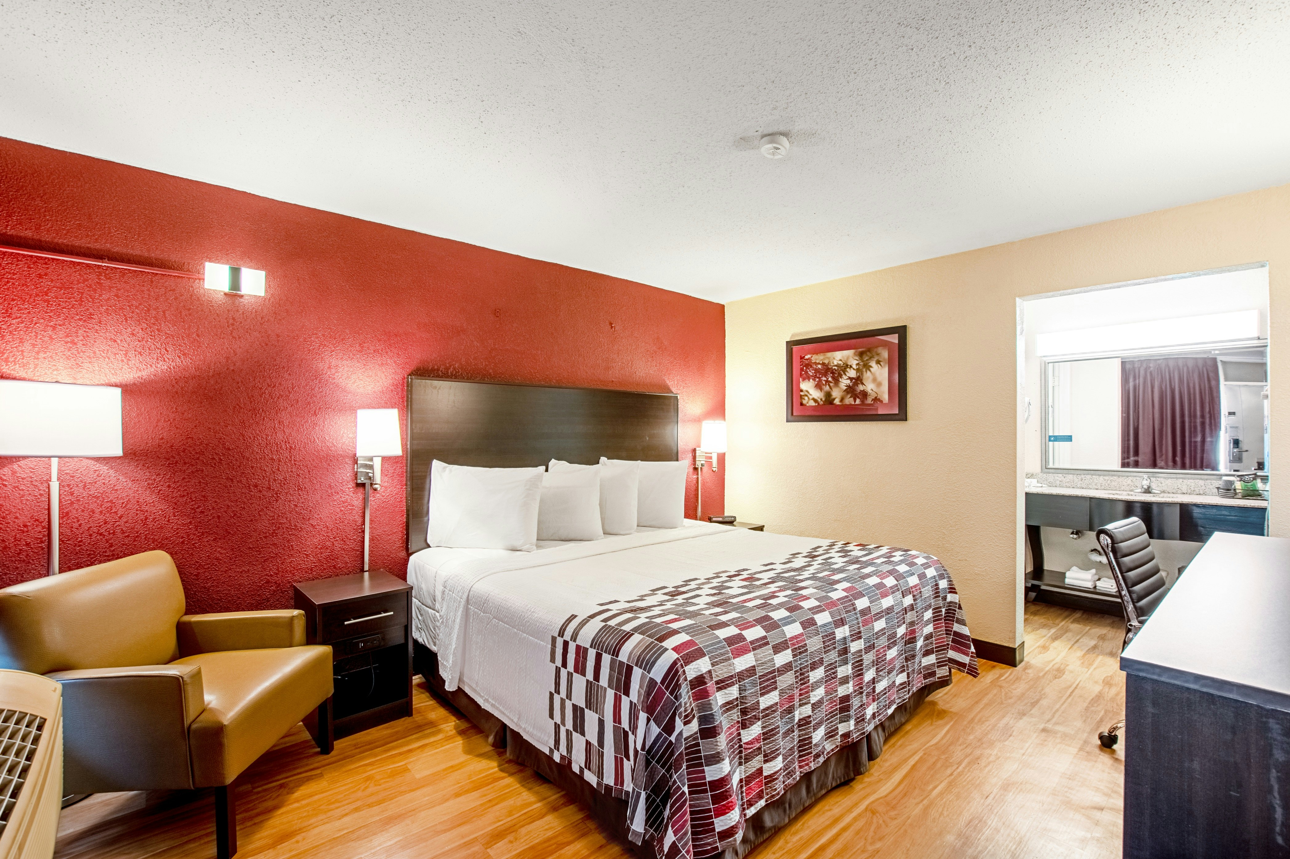 غرفة سوبيريور بسرير كوين بمطبخ صغير، Red Roof Inn & Suites Battle Creek 2/7