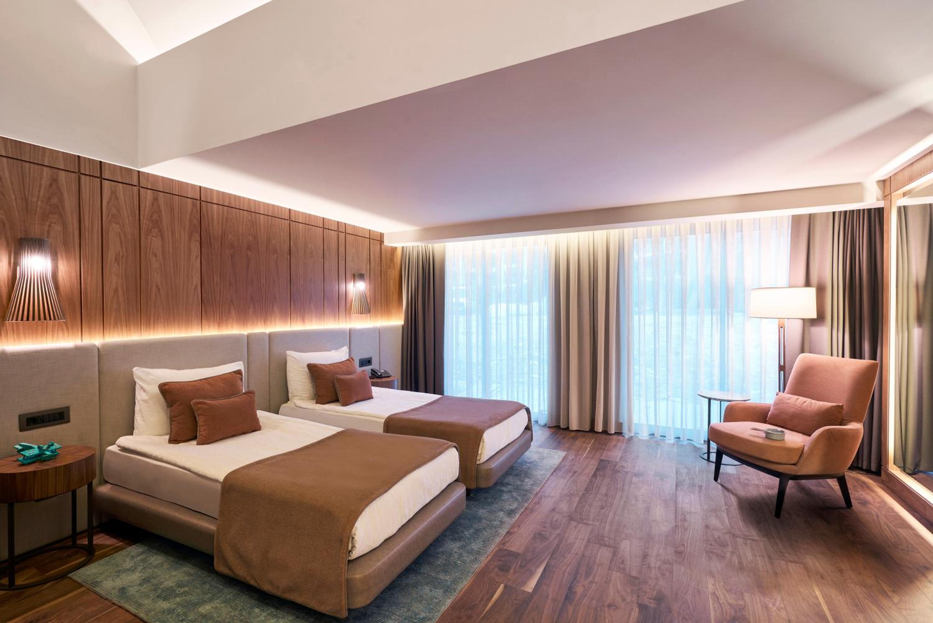 Pool House, King Bed