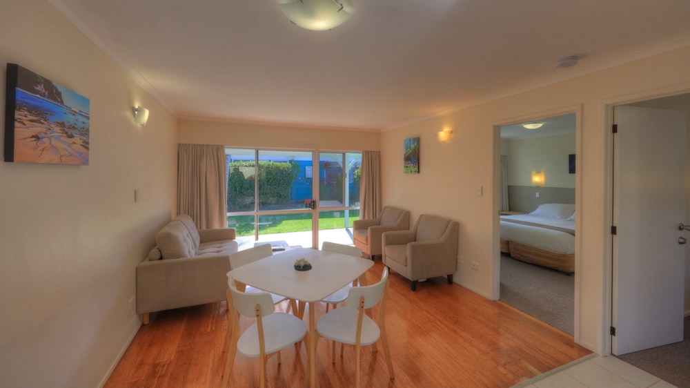 Aloha Apartments 37/61