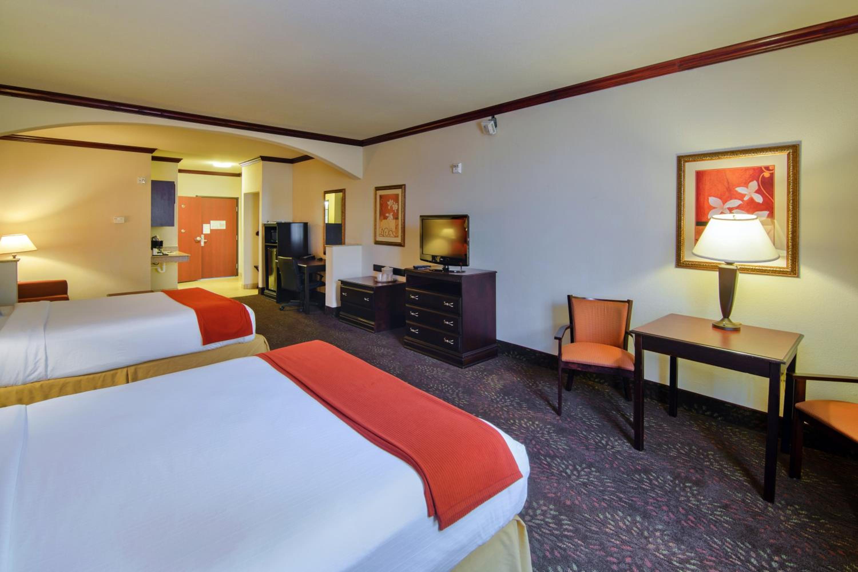 Suite, Queen Bed, Sofa