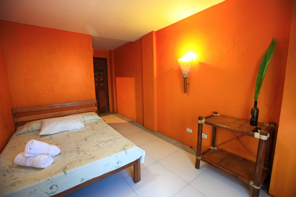 Hannah Hotel 14/54