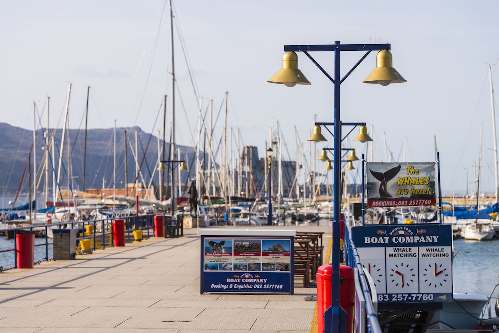 Simon's Town Quayside Hotel 58/60