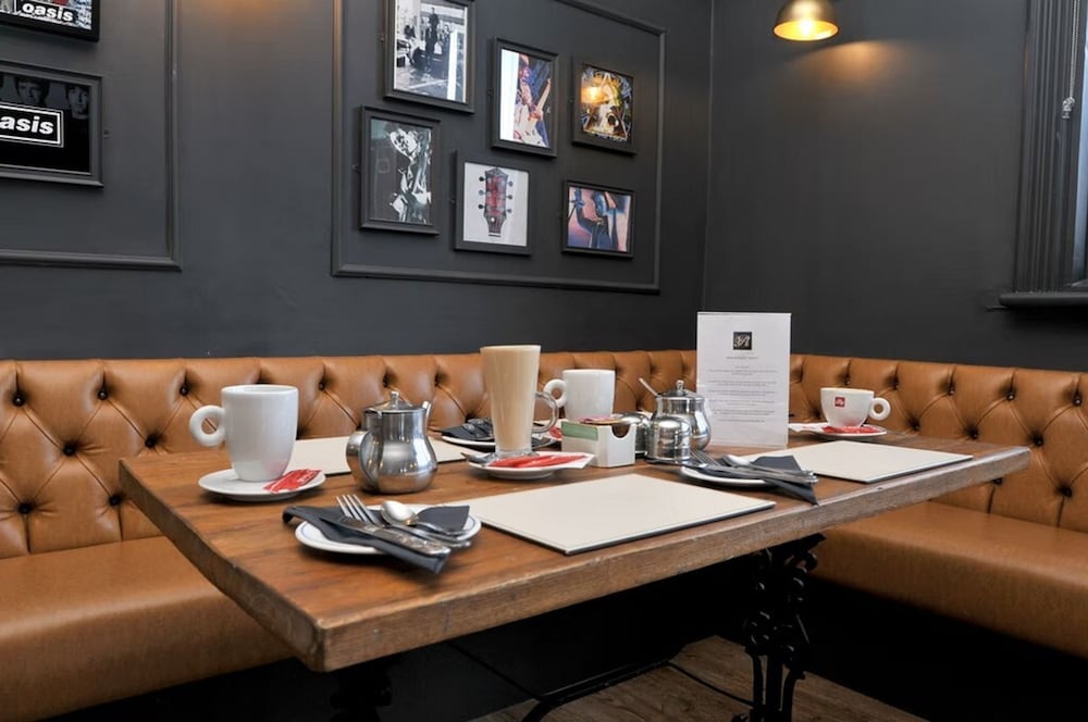 The Royal Hotel Crewe, A BRILLIANT Collection, Powered by OYO 40/47