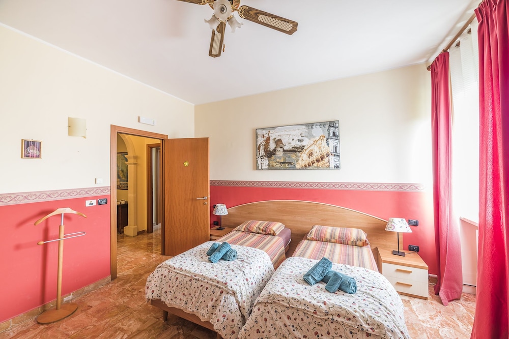 Aurora Bed And Breakfast 12/35