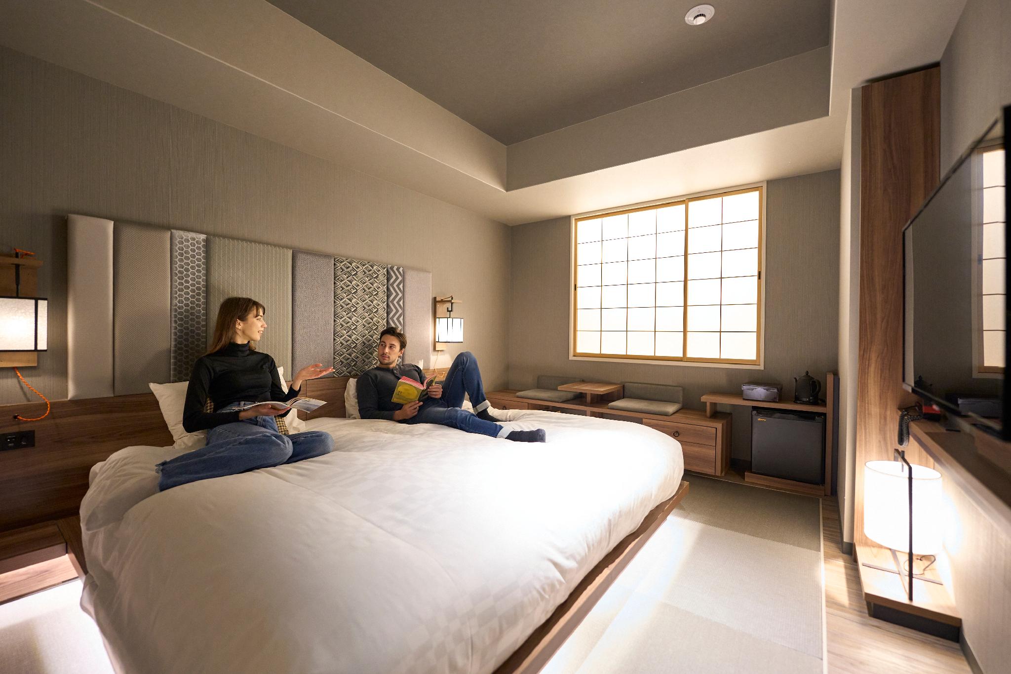 ROOM, DOUBLE BED, LARGE
