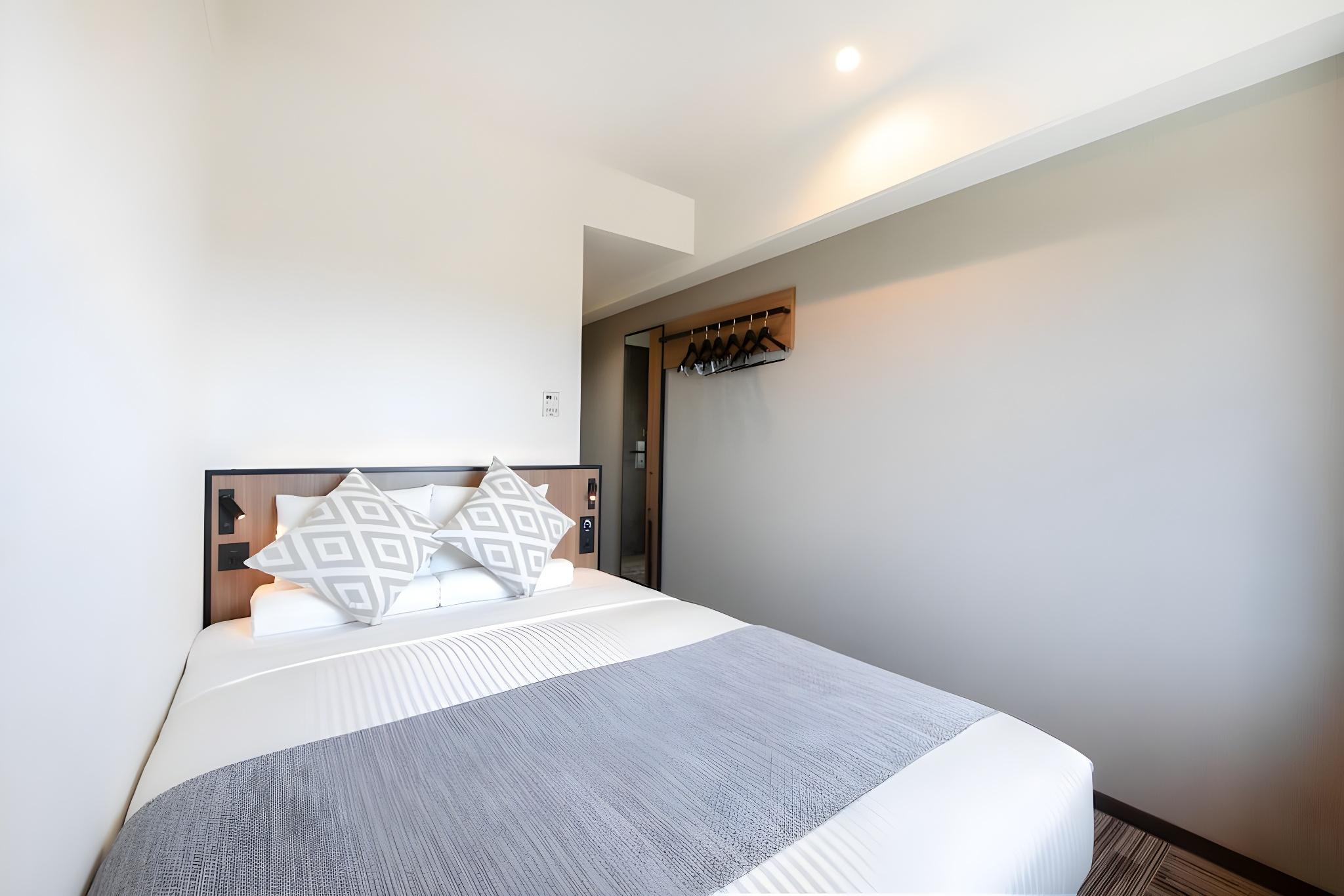 Standard, King Bed, No Cleaning Services