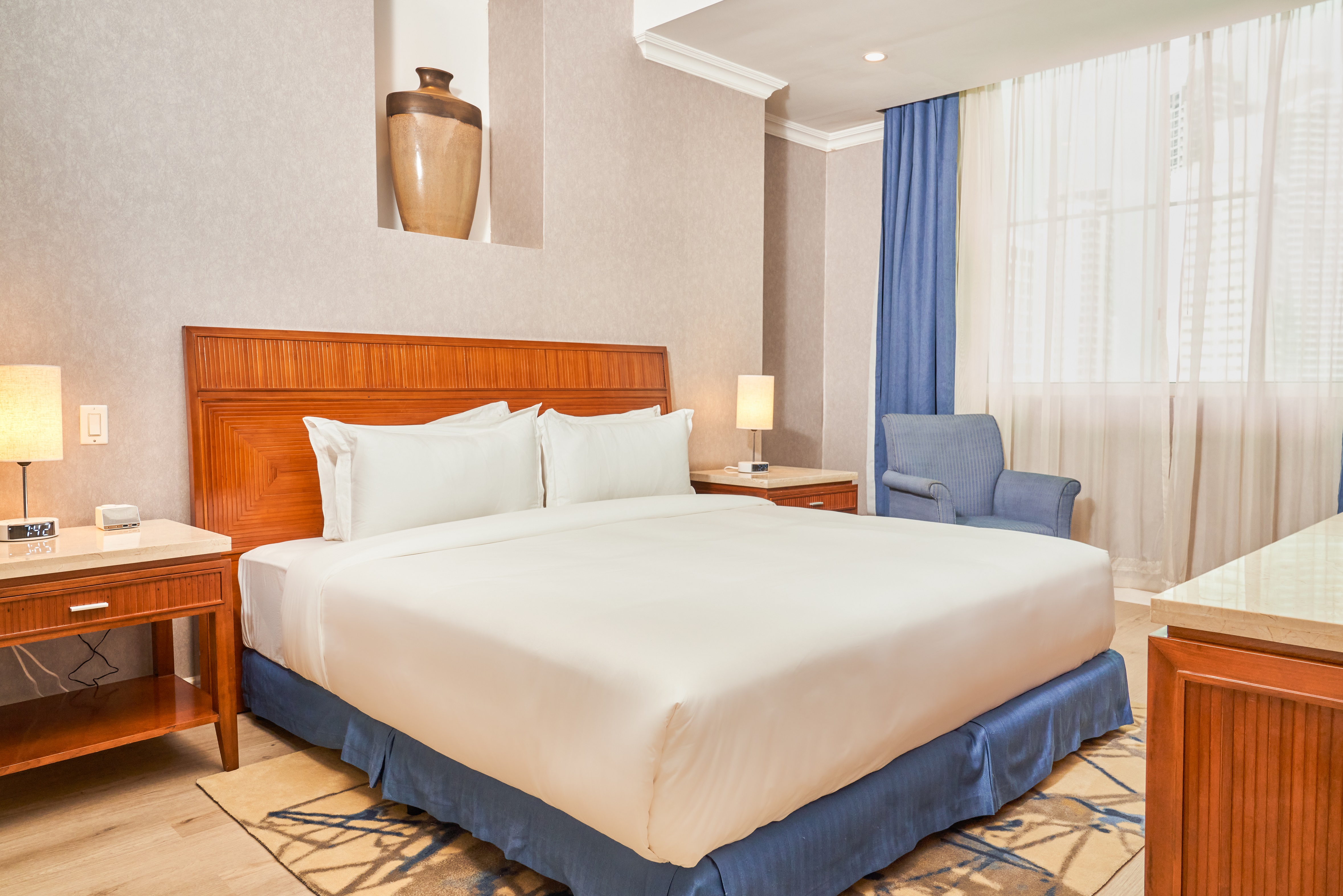 Standard 1 King Bed