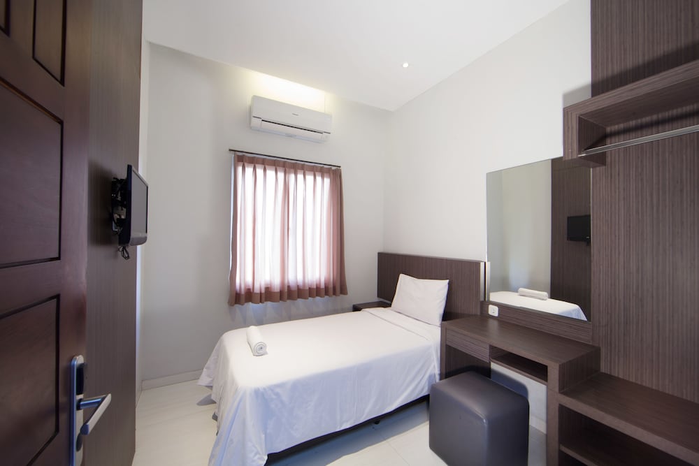 Hotel O Cihampelas Near Ciwalk Formerly D'River Guest House 22/30