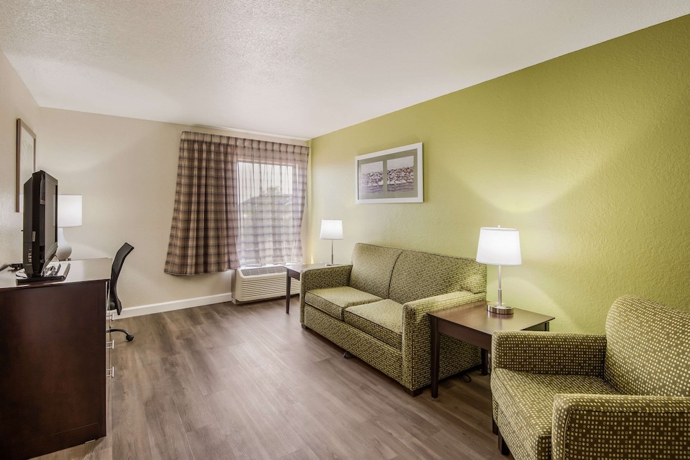 Quality Inn & Suites Quincy - Downtown 27/45