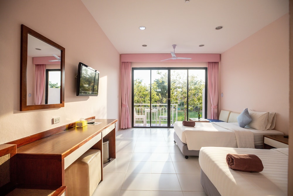 Xanadu Beach Resort 13/50